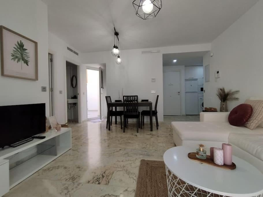 Love Rent4 Malaga Lyli Торемолинос Екстериор снимка