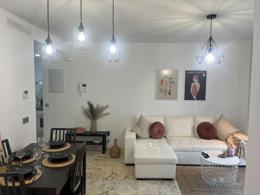 Love Rent4 Malaga Lyli Торемолинос Екстериор снимка