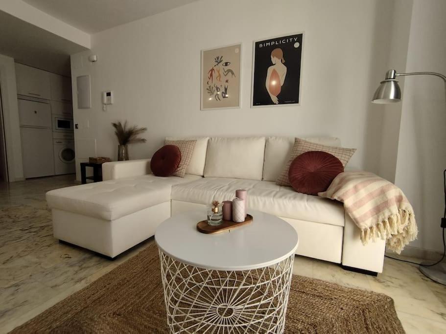Love Rent4 Malaga Lyli Торемолинос Екстериор снимка
